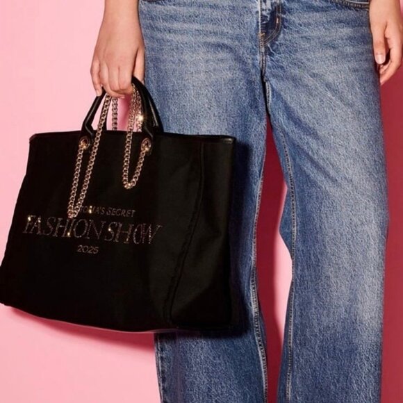 VS FASHION SHOW 2025 BACKSTAGE DOUBLE HANDLE TOTE BLACK/GOLD RHINESTONES LOGO - Picture 1 of 7
